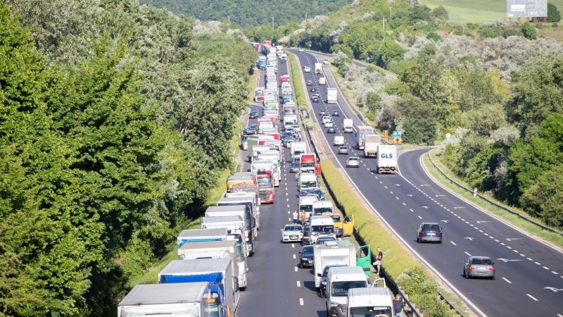 Megdöbbentő következmények várnak a figyelmetlen járművezetőkre: a büntetés akár 70 ezer forintot is kitehet!