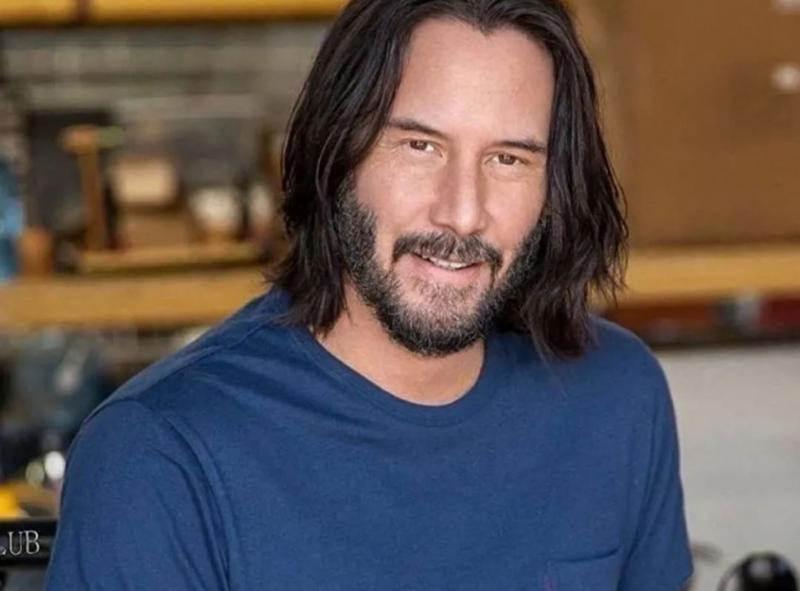 A rajongók aggodalmukat fejezik ki Keanu Reeves megjelenése miatt, sokan túlzottan szomorúnak, soványnak és elhanyagoltnak látják őt.