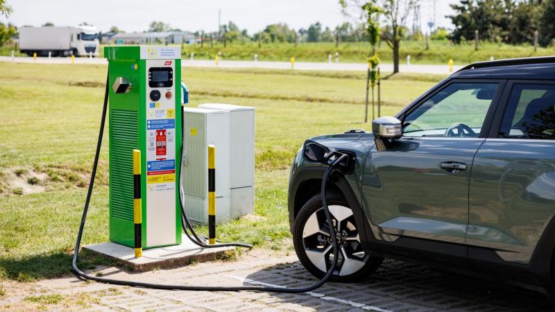 Magyarországon az elektromos autópiac egyre gyorsabb ütemben fejlődik, ami lenyűgöző üzenet a jövő közlekedéséről.