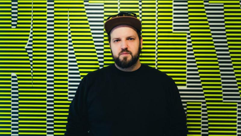 A művész távozik, de a márka életre kel.